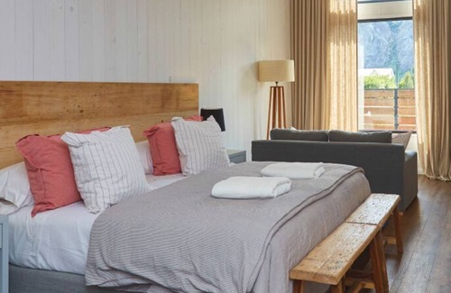 El Chalten House | Discover Hostería El Puma: Spa, Breakfast & Family-Friendly
