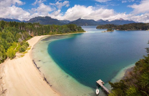 Victoria Island Hotel | Elegant Hostería Isla Victoria Lodge with Oceanfront Pool