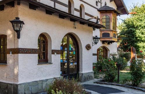 Lanin National Park Hotel | Experience Comfort at Hostería La Posta Del Cazador