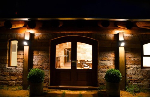 Rivera Hotel | Inviting Hostería La Bordona: Pool, Hot Tub & Breakfast