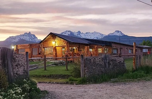 Trevelin Hotel | Highly Rated Hostería La Portada: Pet-Friendly Retreat