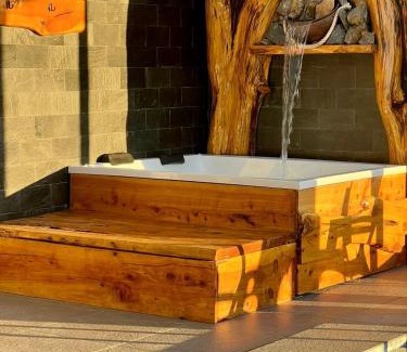 Trevelin Hotel | Highly Rated Hostería La Portada: Pet-Friendly Retreat