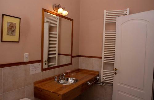 La Cumbre Hotel | Experience Comfort at Hostería La Viña with Pool & Hot Tub