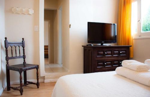 La Cumbre Hotel | Experience Comfort at Hostería La Viña with Pool & Hot Tub