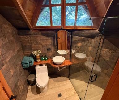 Puerto Lopez Hostel | Pet-Friendly Hostería Mandála with Oceanfront Pool Access