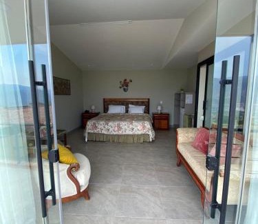 Santa Isabel Hotel | Pet-Friendly Hostería Paradero Yunguilla with Ocean Views