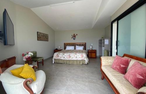 Santa Isabel Hotel | Pet-Friendly Hostería Paradero Yunguilla with Ocean Views