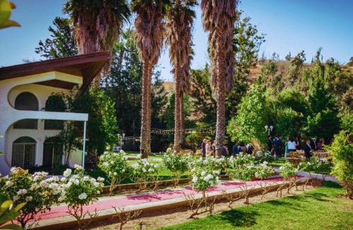 Marga Marga Province Bed & Breakfast | Discover Hostería Valle Verde: Pet-Friendly Retreat with Pool