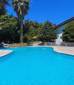 Marga Marga Province Bed & Breakfast | Discover Hostería Valle Verde: Pet-Friendly Retreat with Pool