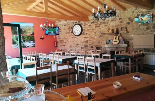 Palas de Rei House | Discover Hosteria Calixtino: Family-Friendly Retreat Awaits