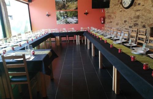 Palas de Rei House | Discover Hosteria Calixtino: Family-Friendly Retreat Awaits