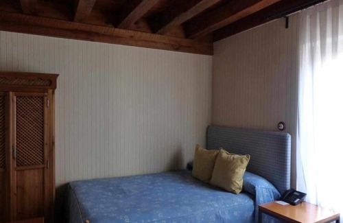 Pedraza Hotel | Family-Friendly Hosteria del Arco with Top Amenities