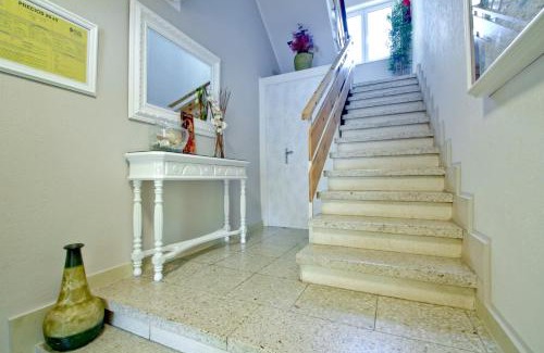 Viono House | Budget-Friendly Hosteria El Capricho with Family Amenities