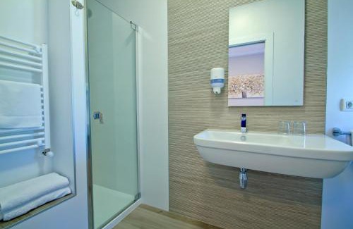 Viono House | Budget-Friendly Hosteria El Capricho with Family Amenities