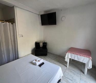 Cisneros Hotel | Pet-Friendly Hosteria Puerta del Nus with Pool & Restaurant