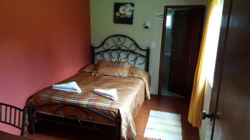 Tababela Hotel | Pet-Friendly Hosteria San Carlos Tababela with Pool & Kitchen