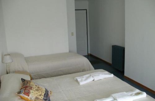 Lago Puelo Hotel | Pet-Friendly Hosteria Tres Picos: Family-Focused Retreat