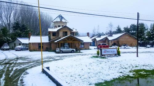 Lago Puelo Hotel | Pet-Friendly Hosteria Tres Picos: Family-Focused Retreat
