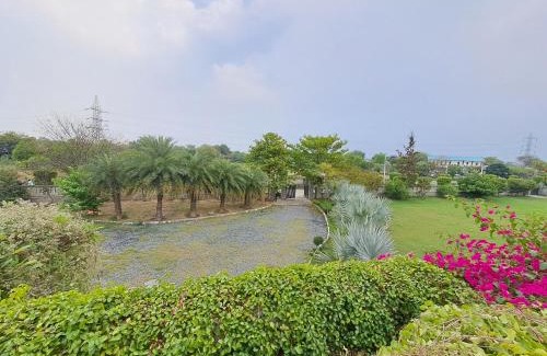Faridabad House | Relaxing Hostie Jacranda: 3BHK Farmhouse Near Delhi