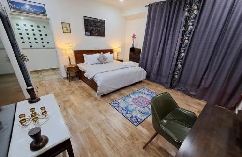 Faridabad House | Relaxing Hostie Jacranda: 3BHK Farmhouse Near Delhi
