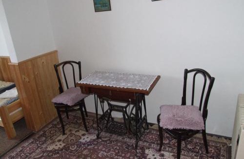 Uhelna House | Pet-Friendly Stay at Hostinec Na Návsi with Breakfast Included
