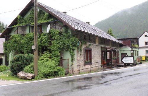 Stratena Hotel | Pet-Friendly Retreat at Hostinec Stará Krčma - Rated 9.2