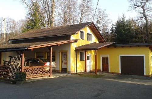 Cervena Voda Apartment | Pet-Friendly Hostinec U Valentů with Pool & Family Fun