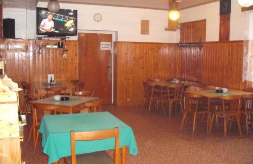 Cervena Voda Apartment | Pet-Friendly Hostinec U Valentů with Pool & Family Fun
