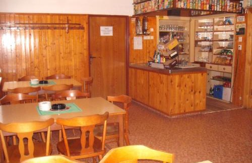 Cervena Voda Apartment | Pet-Friendly Hostinec U Valentů with Pool & Family Fun