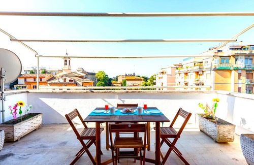Suburbio XI della Vittoria Apartment | Family-Friendly Hostly: Stresa's Top-Rated 4-Star Retreat
