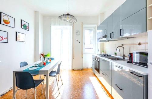 Suburbio XI della Vittoria Apartment | Family-Friendly Hostly: Stresa's Top-Rated 4-Star Retreat