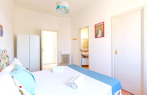 Suburbio XI della Vittoria Apartment | Family-Friendly Hostly: Stresa's Top-Rated 4-Star Retreat