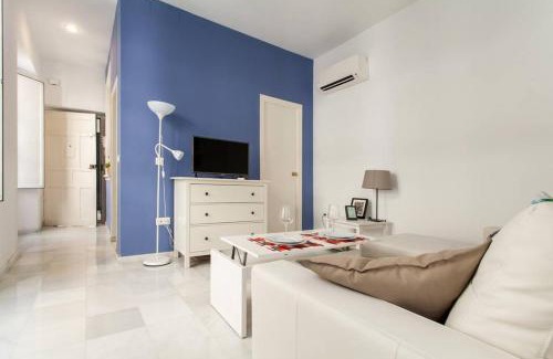 Historical Center Apartment | Hostly Rivero 2B Center: Family-Friendly with Terrace Access