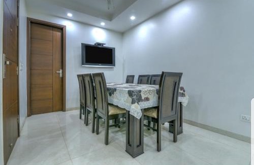 Kalkaji Apartment | Cozy 3BHK Apartment in Downtown | Pet-Friendly Stay