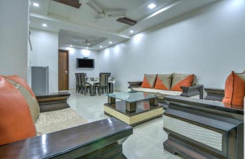 Kalkaji Apartment | Cozy 3BHK Apartment in Downtown | Pet-Friendly Stay