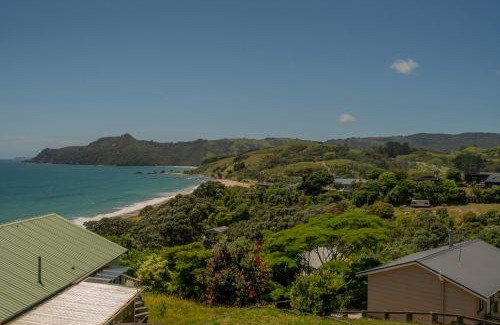 Rings Beach House | Guest Rated 9.8: Hosts on the Coast Ātaahua for Families