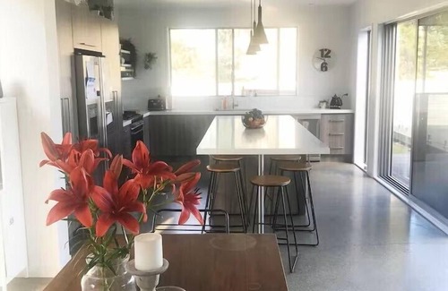 Whangamata House | Hosts on the Coast Whanga Escape