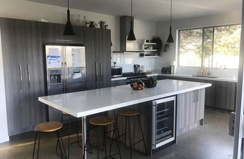Whangamata House | Hosts on the Coast Whanga Escape