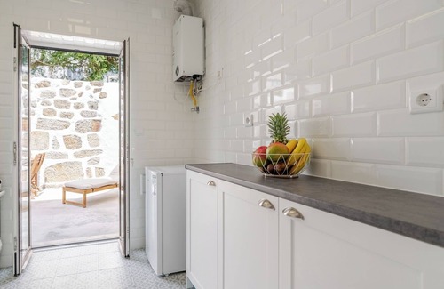 Ramalde House | HostWise - Bright Homes w/Private Patio and Jacuzzi