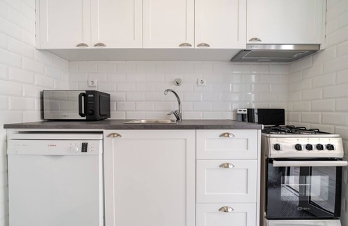 Ramalde House | HostWise - Bright Homes w/Private Patio and Jacuzzi
