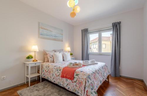 Lordelo do Ouro e Massarelos Apartment | HostWise - Bright & Spacious Flat w/Garage