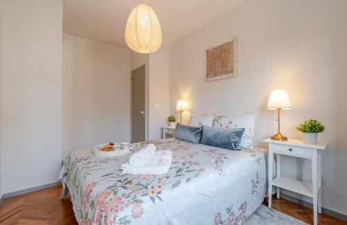 Lordelo do Ouro e Massarelos Apartment | HostWise - Bright & Spacious Flat w/Garage