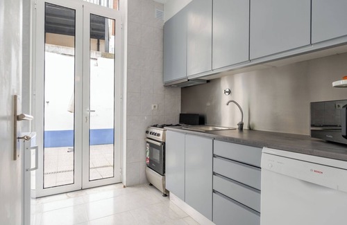 Ramalde House | HostWise - Colourful 2-Home w/Terrace in Boavista