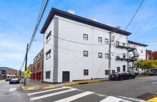 Lower Lawrenceville Apartment | Pet-Friendly HostWise Stays: Ground Floor Butler St Apartment