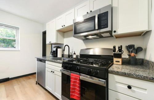 Lower Lawrenceville Apartment | Pet-Friendly HostWise Stays: Ground Floor Butler St Apartment