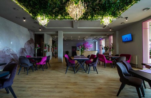 Stryi Hotel | Budget-Friendly Hostynnyy Dvir: Family and Dining Awaits