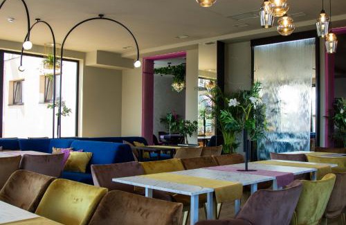 Stryi Hotel | Budget-Friendly Hostynnyy Dvir: Family and Dining Awaits
