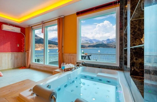 Jecheon Apartment | Hosu Ilchul Pension: Family-Friendly Stay with Breakfast