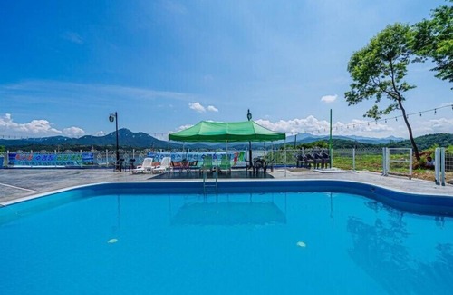 Jecheon Apartment | Hosu Ilchul Pension: Family-Friendly Stay with Breakfast