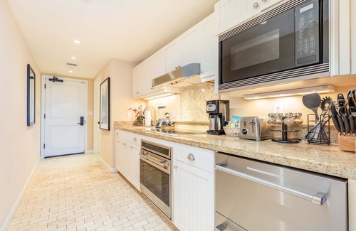 Kahuku Condo | Beachfront Turtle Bay Villas 205: Pool, Spa & Ocean Views